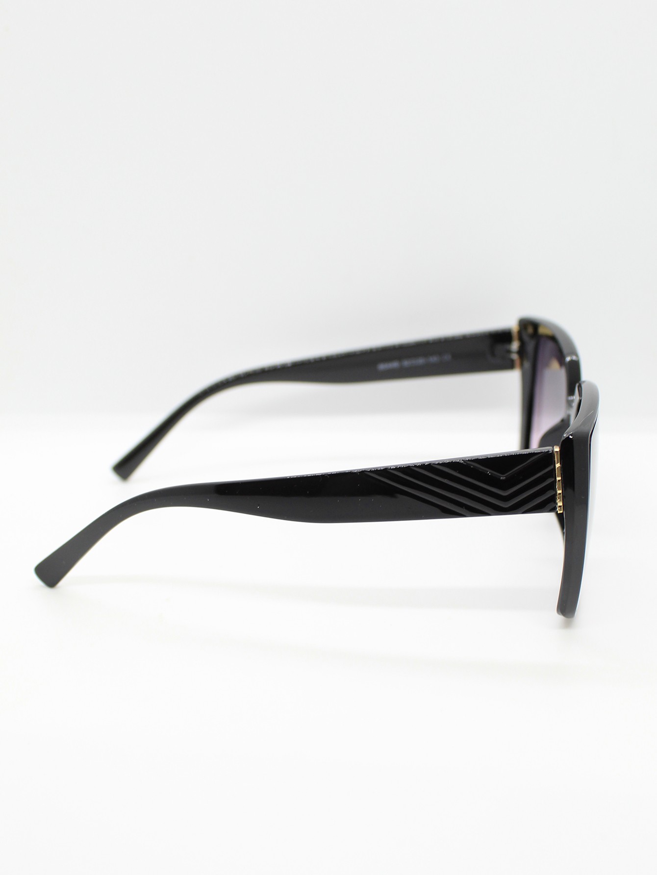 Lente de Sol Color Negro-Morado