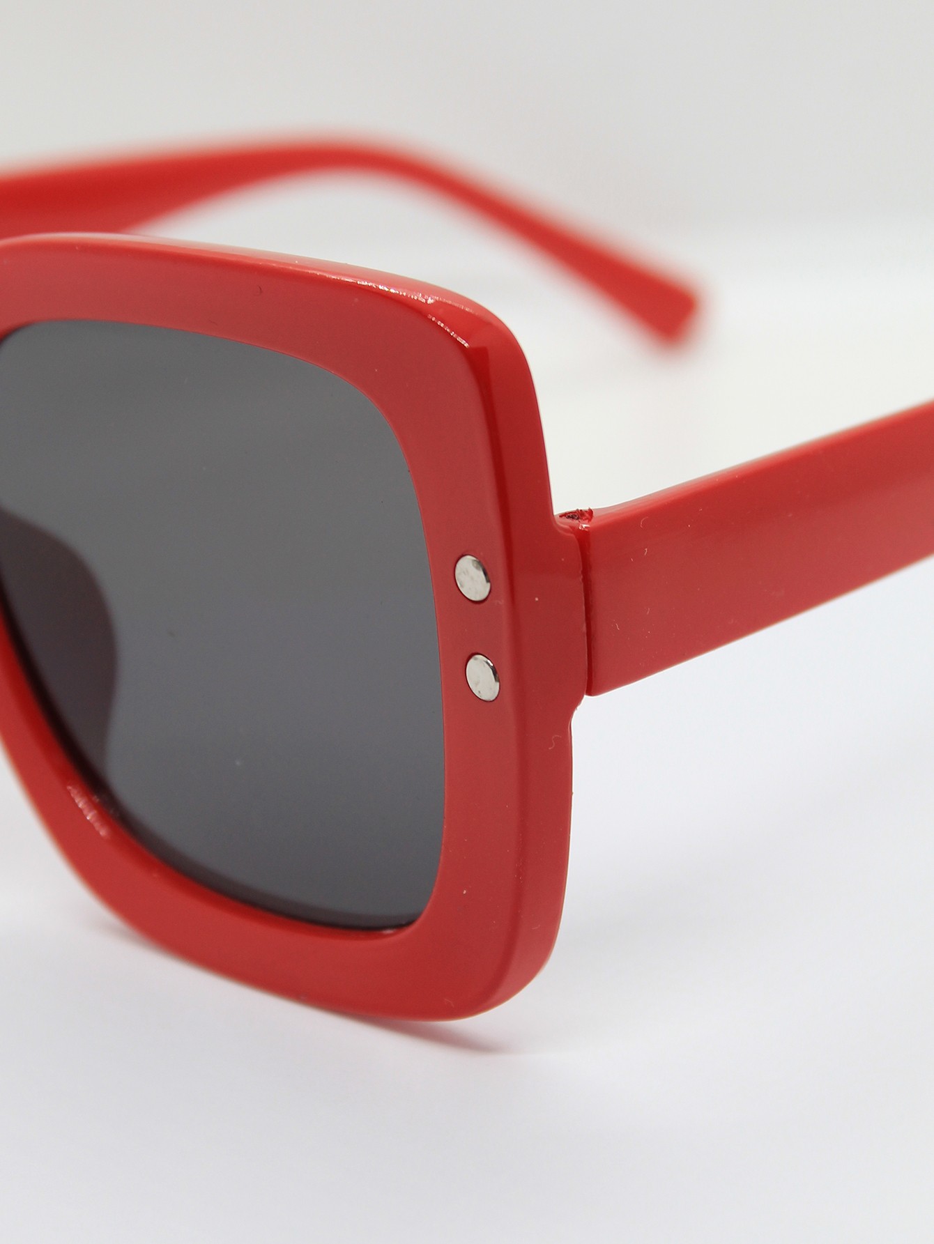 Lente de Sol Color Rojo