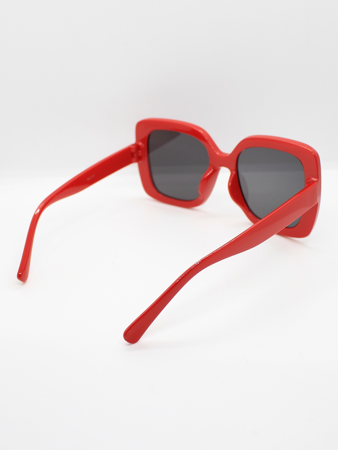 Lente de Sol Color Rojo