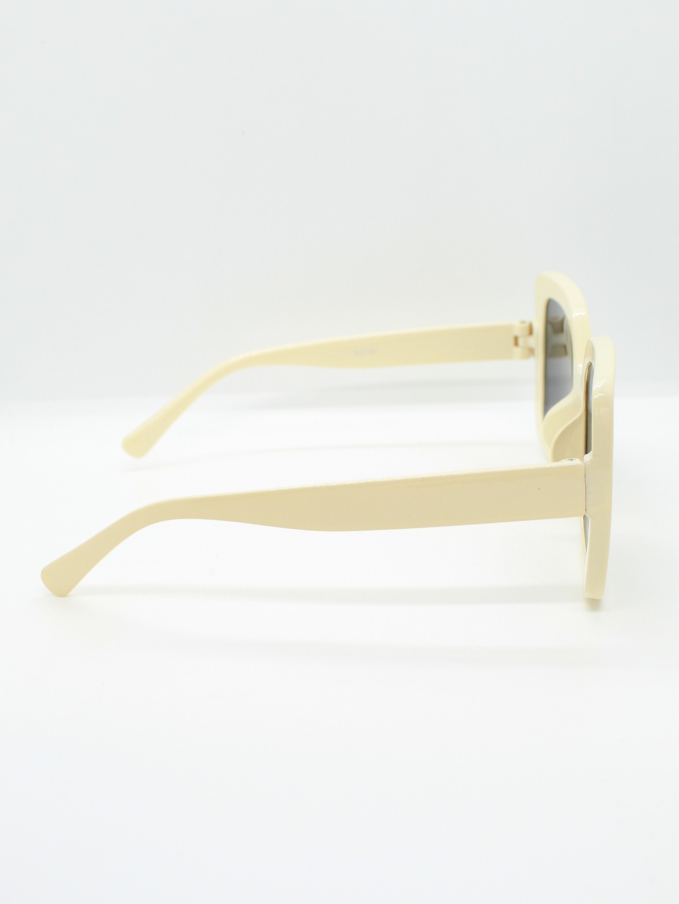 Lente de Sol Color Crema