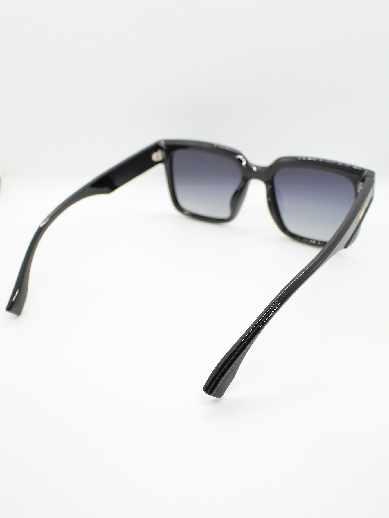 Lente de Sol Color Negro-Brillante...