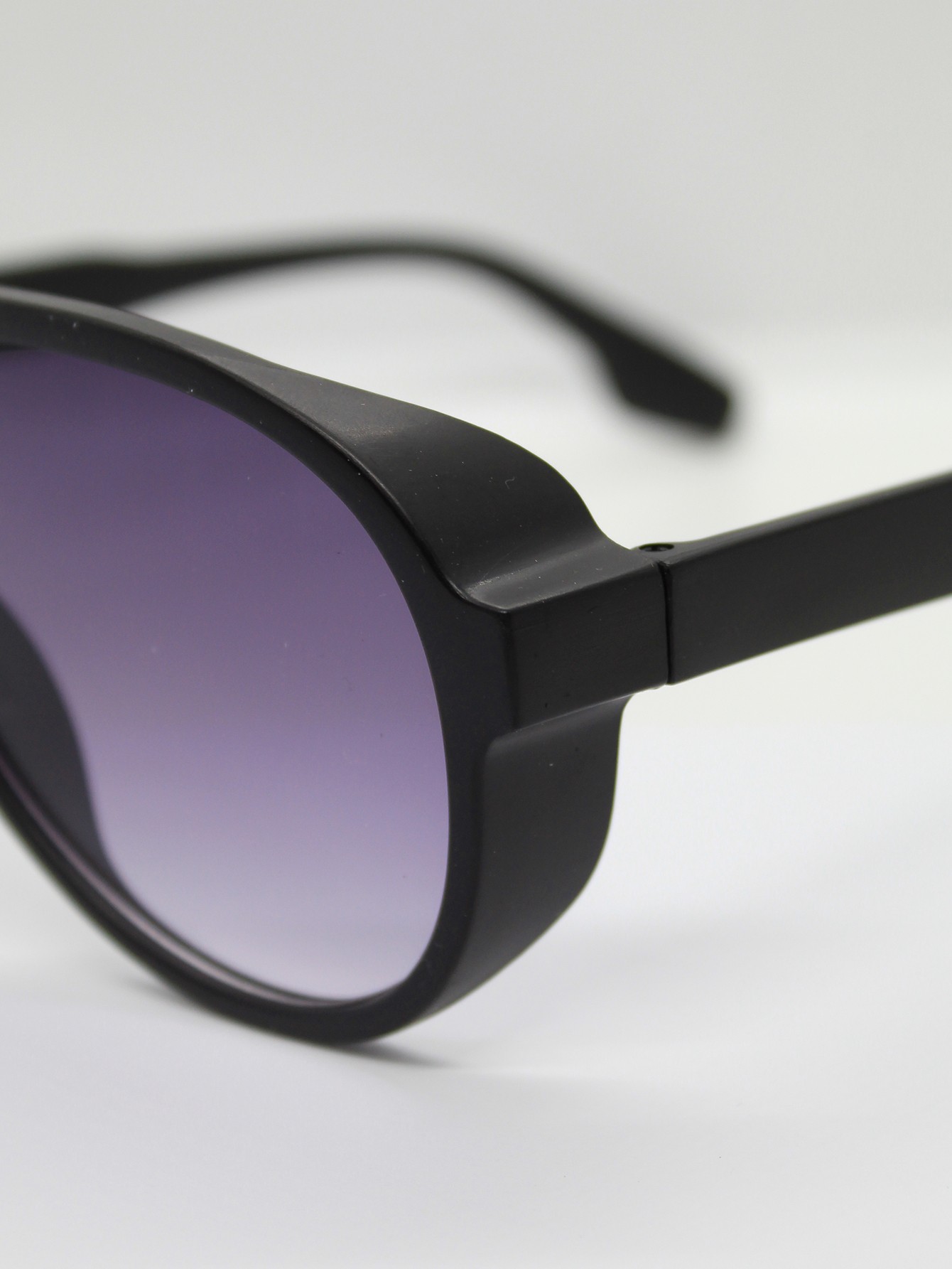 Lente de Sol Color Negro-Gris