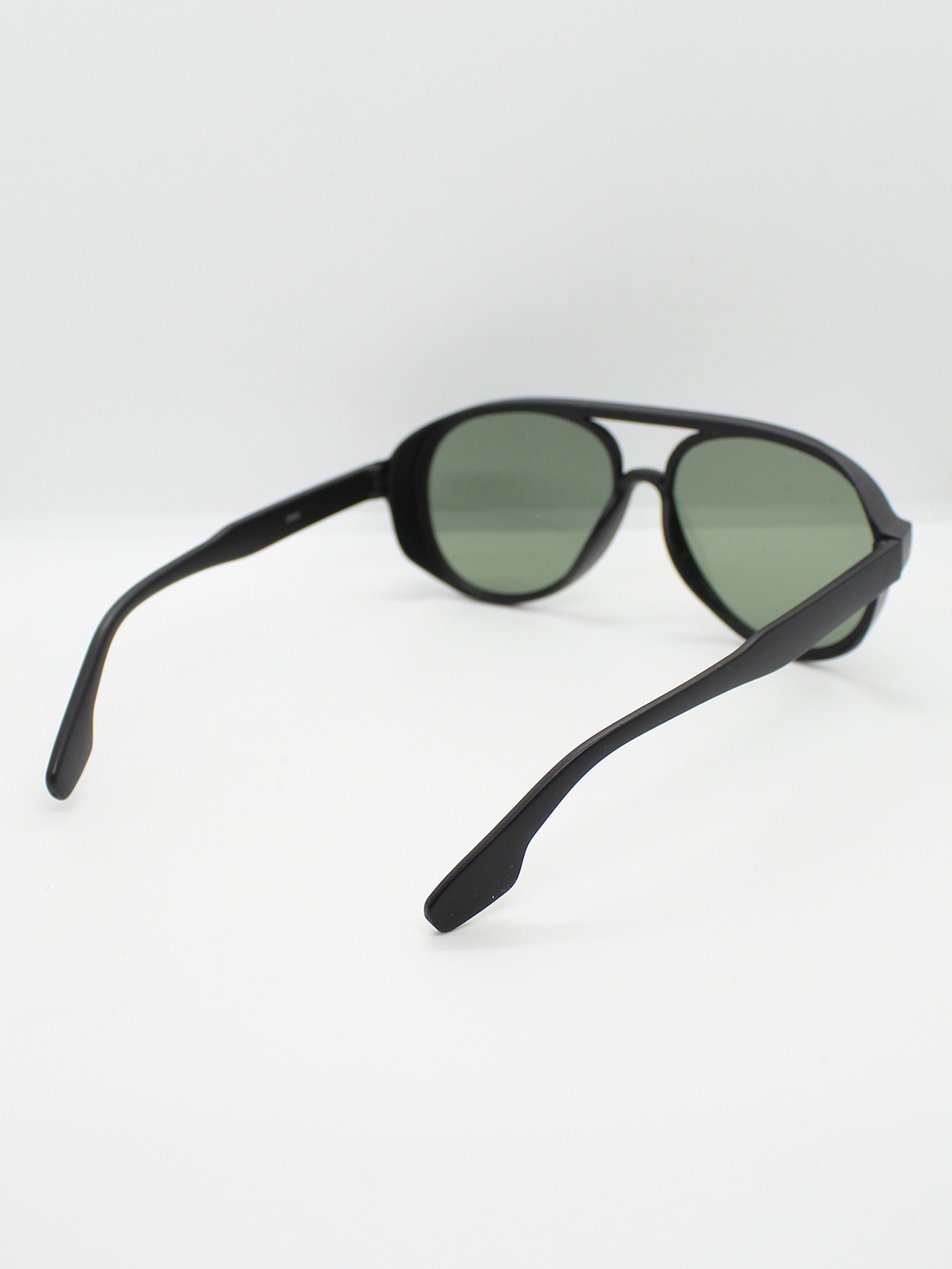 Lente de Sol Color Negro-Verde