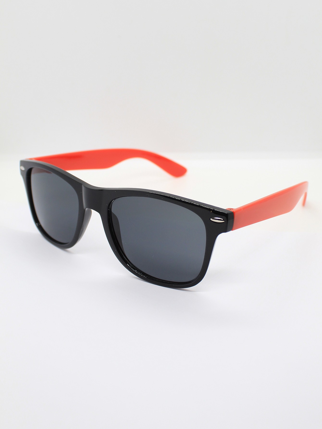 Lente de Sol Color Negro-Rojo