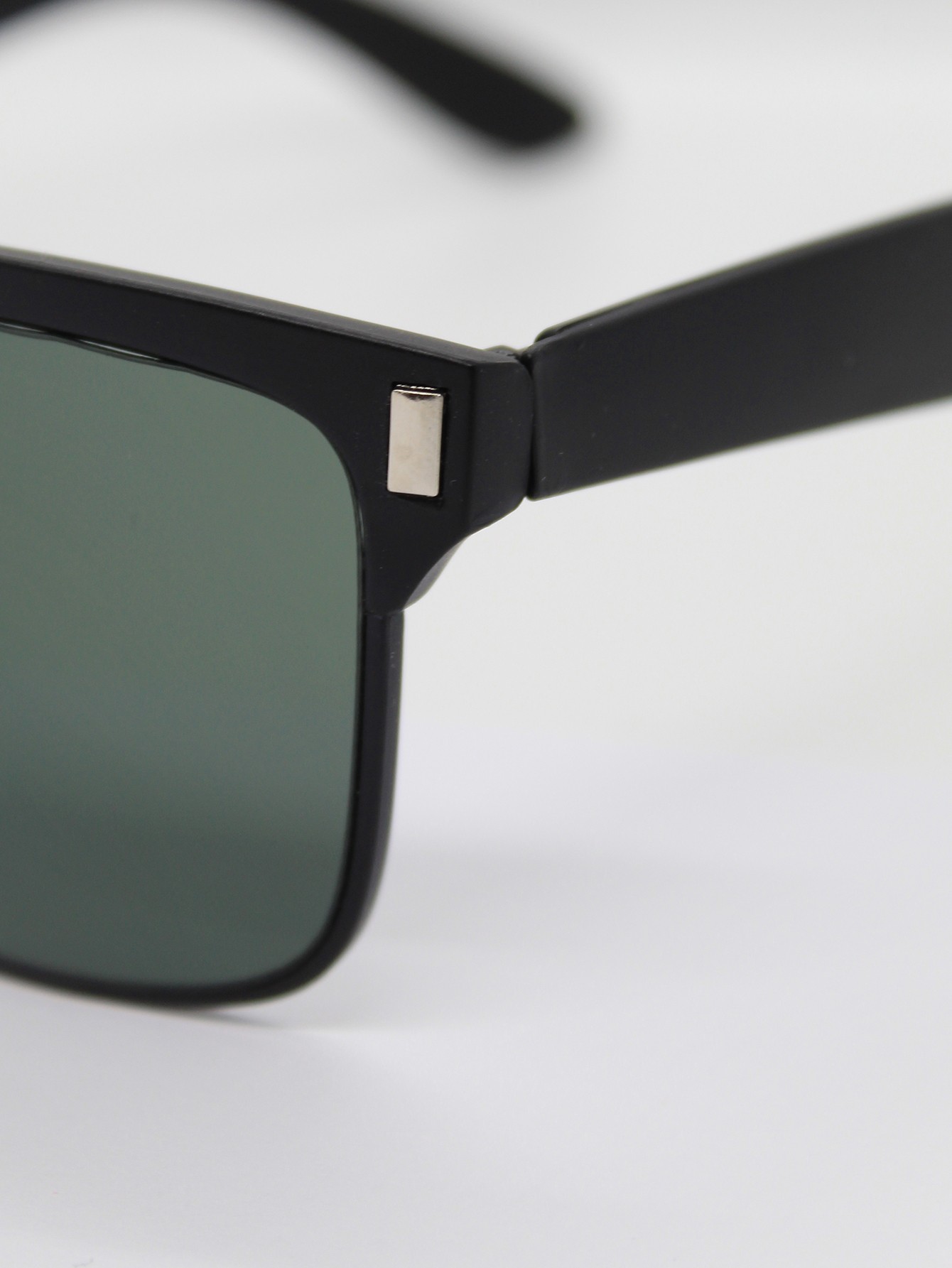 Lente de Sol Color Negro-Verde