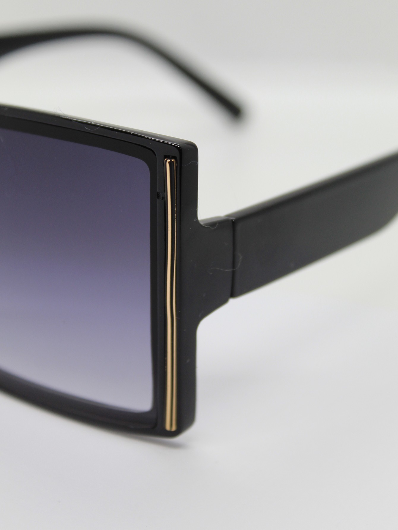 Lente de Sol Color Negro-Gris