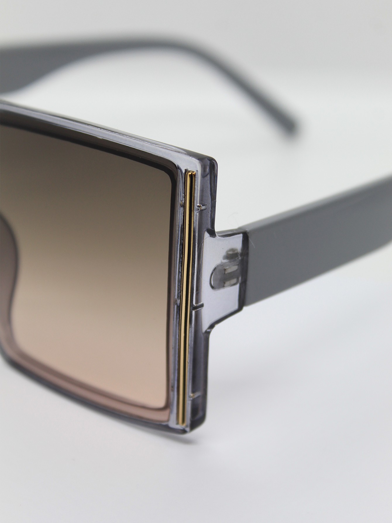 Lente de Sol Color Gris