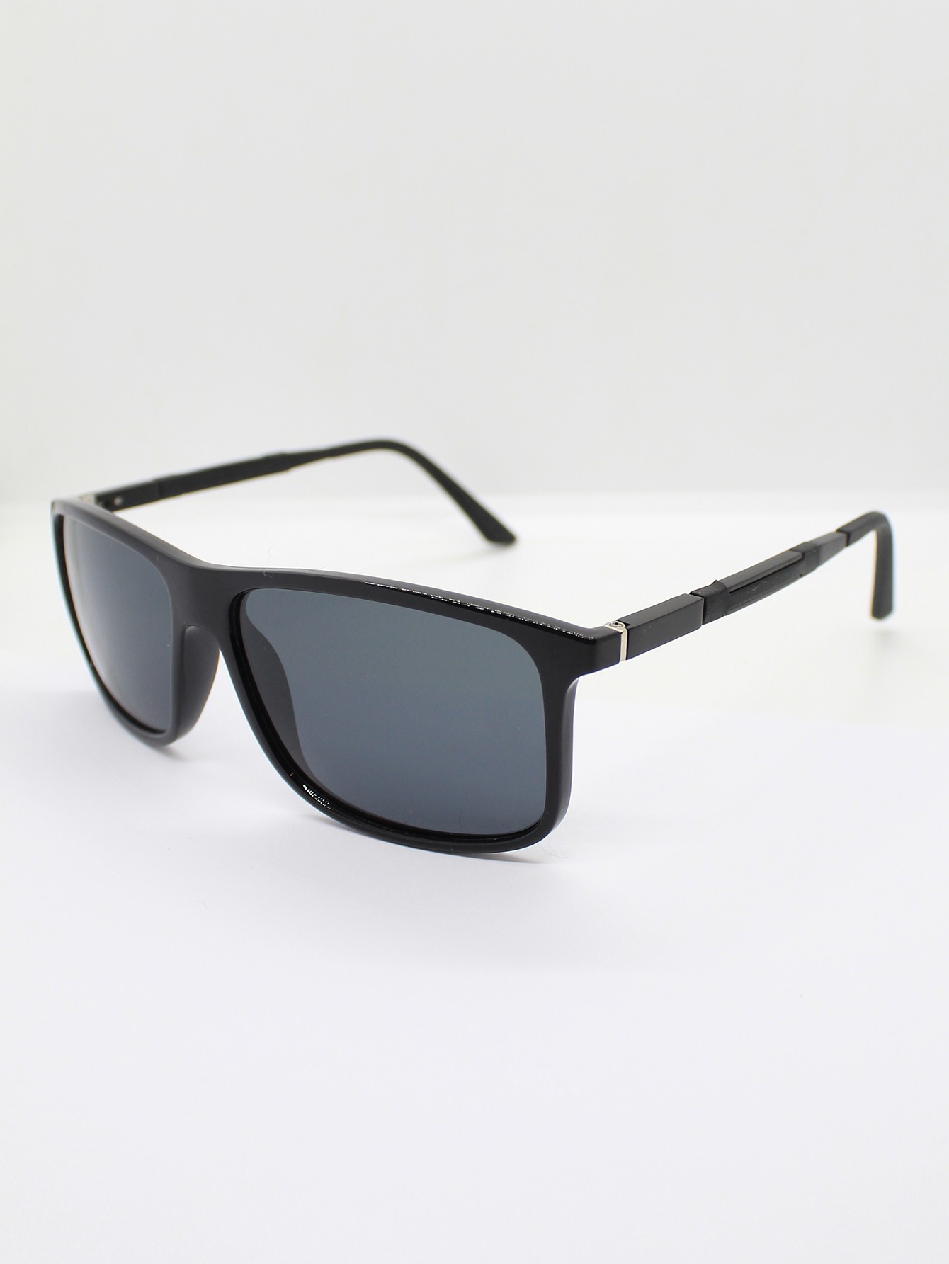 Lente de Sol Color Negro Brillante