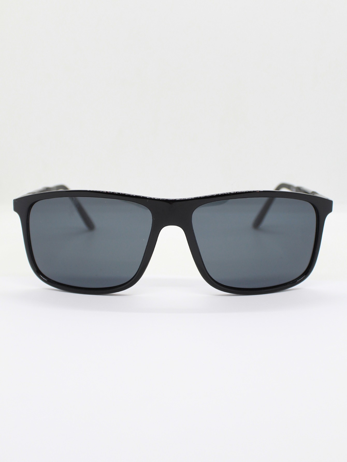 Lente de Sol Color Negro Brillante