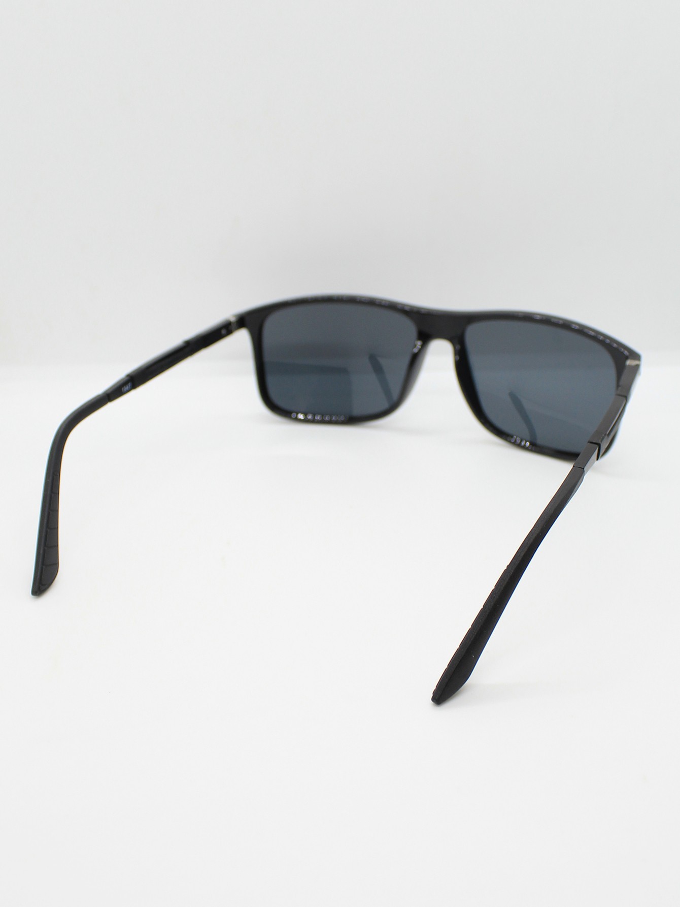 Lente de Sol Color Negro Brillante