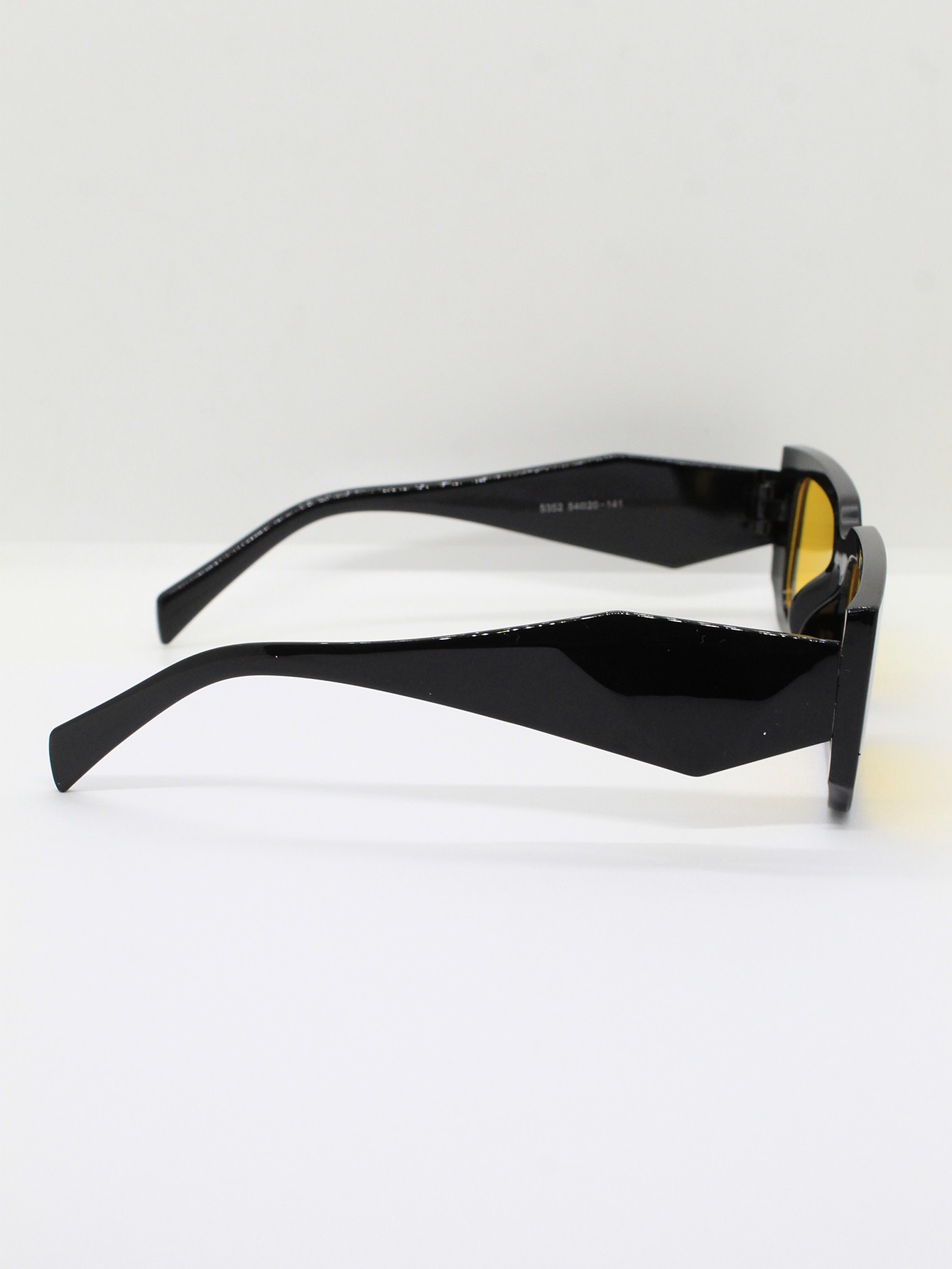 Lente de Sol Color Negro amarillo