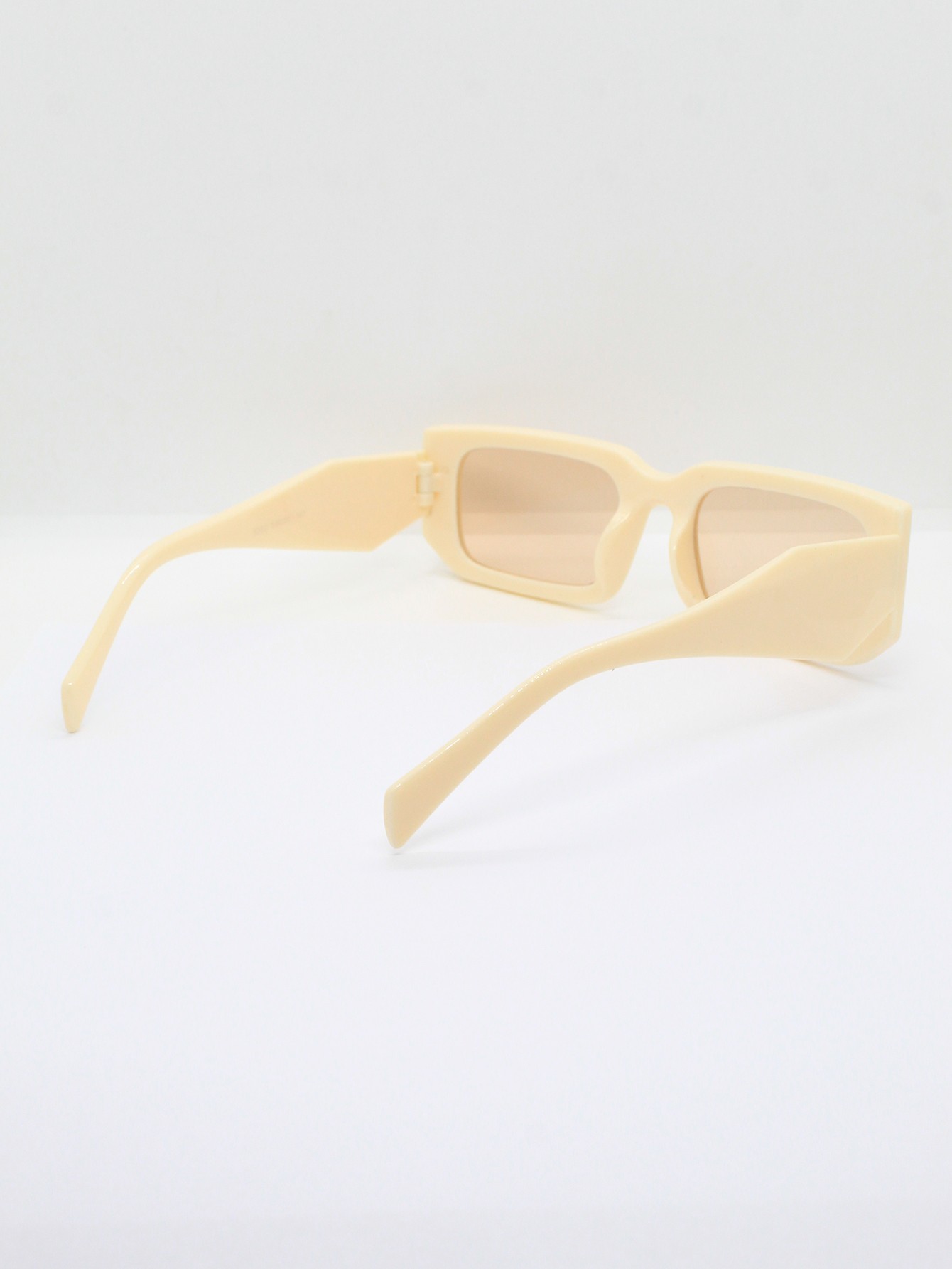 Lente de Sol Color Crema