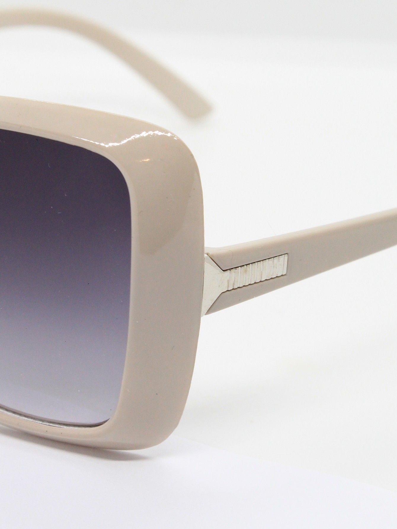 Lente de Sol Color Crema