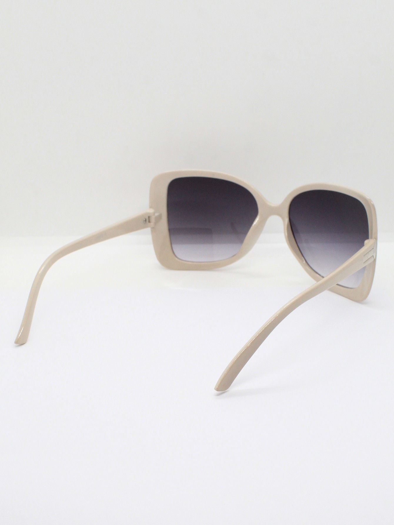 Lente de Sol Color Crema