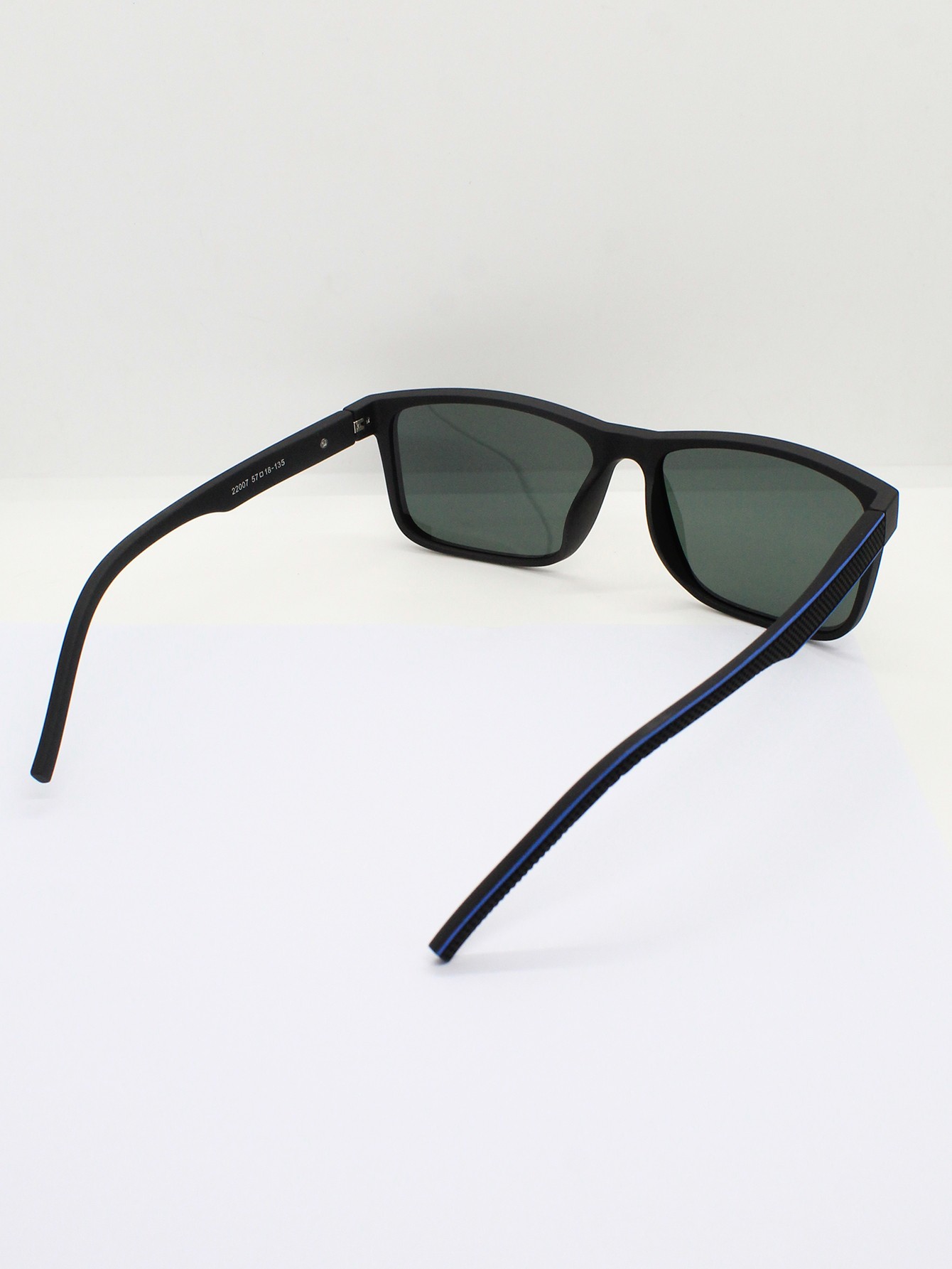 Lente de Sol Polarizado Color Negro Azul