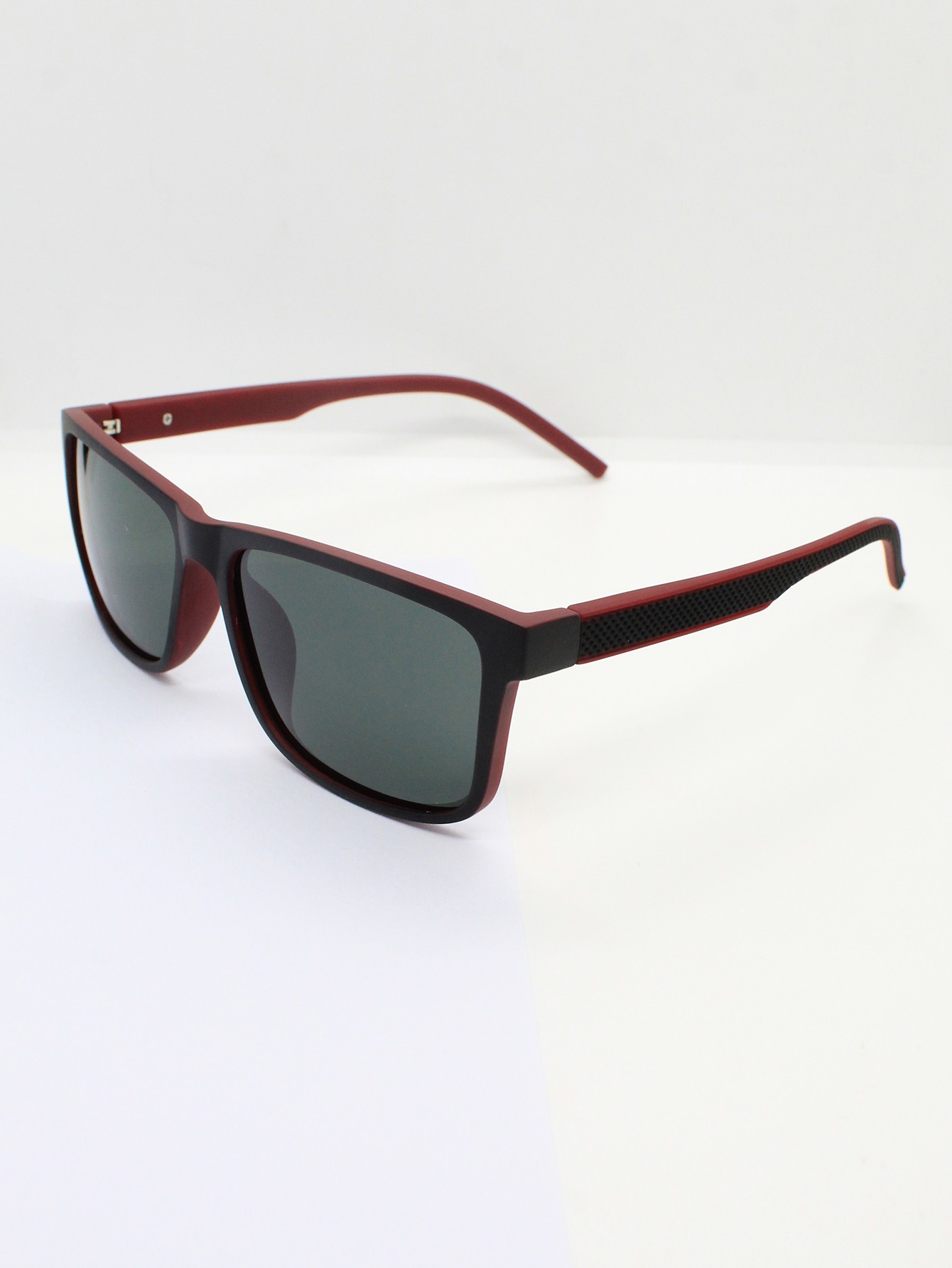 Lente de Sol Polarizado Color Negro Rojo