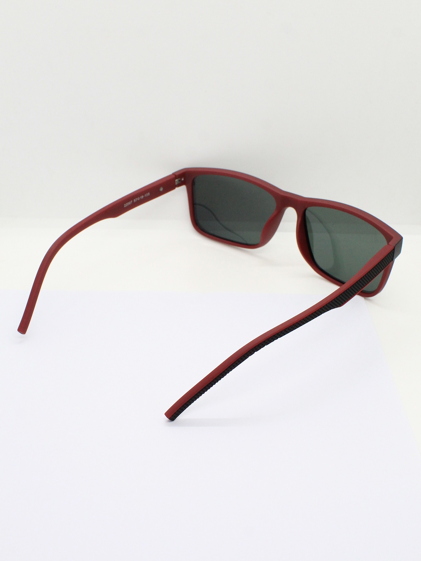 Lente de Sol Polarizado Color Negro Rojo