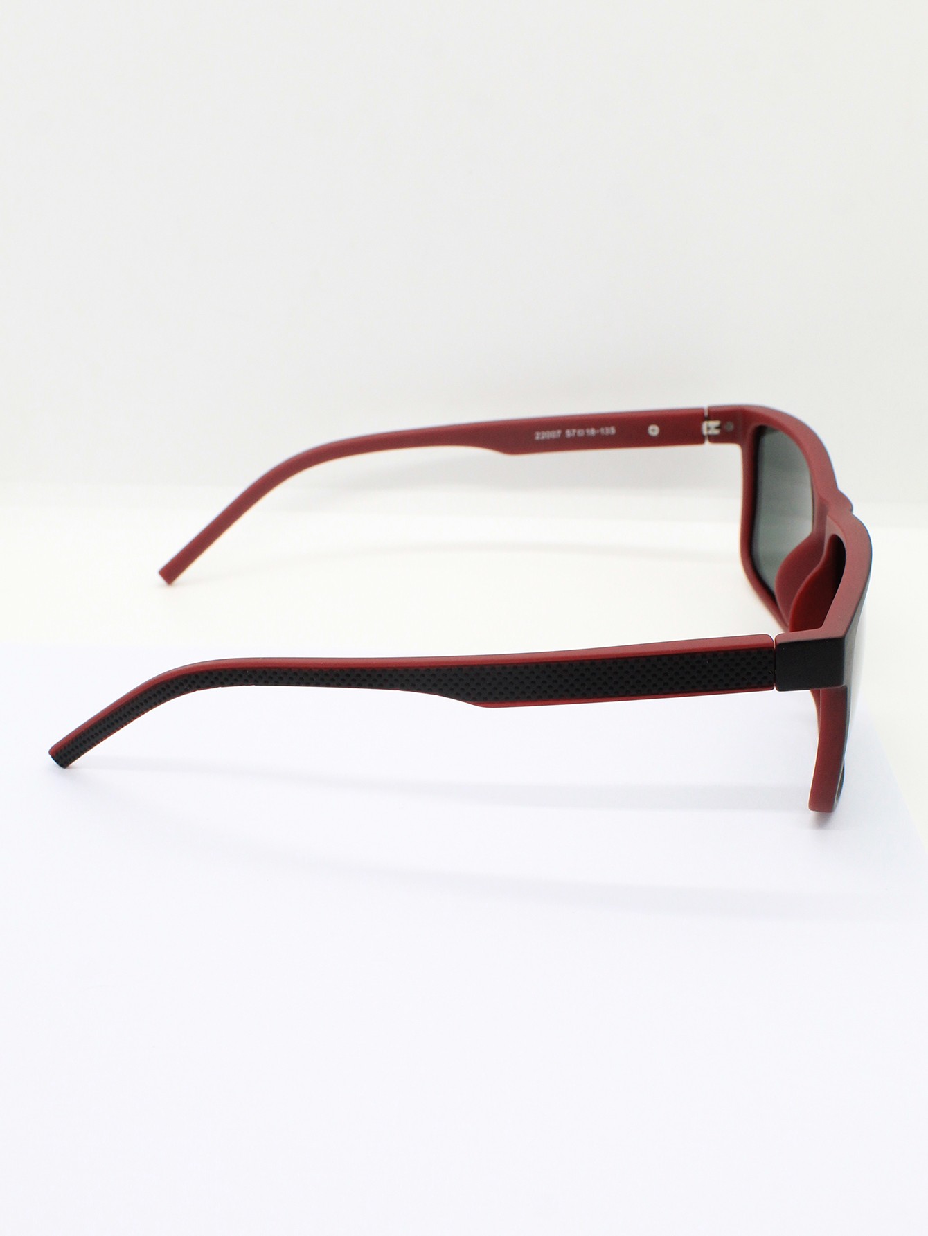 Lente de Sol Polarizado Color Negro Rojo