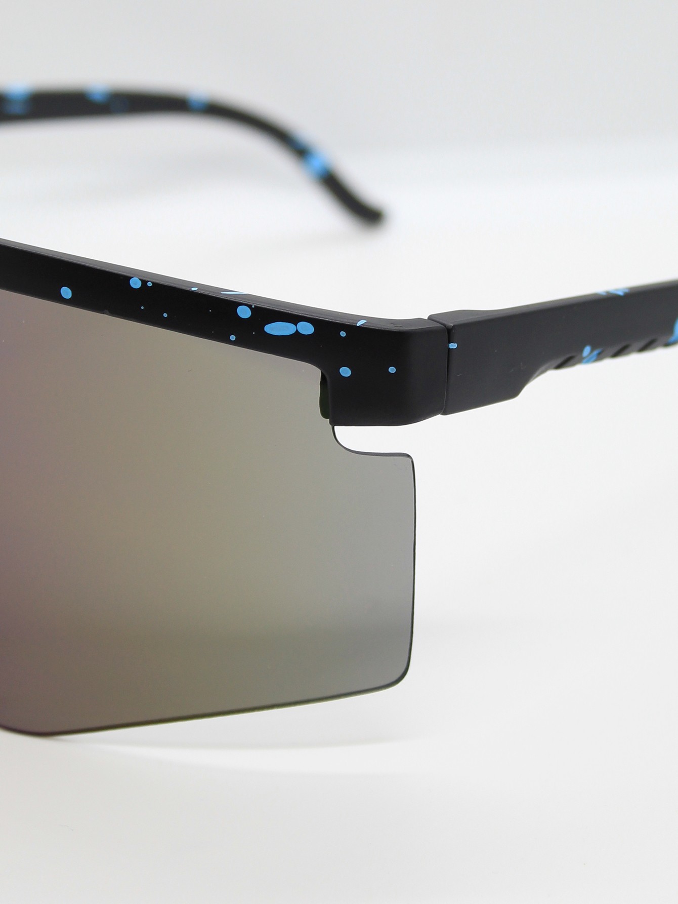 Lente de Sol Color Negro-Celeste