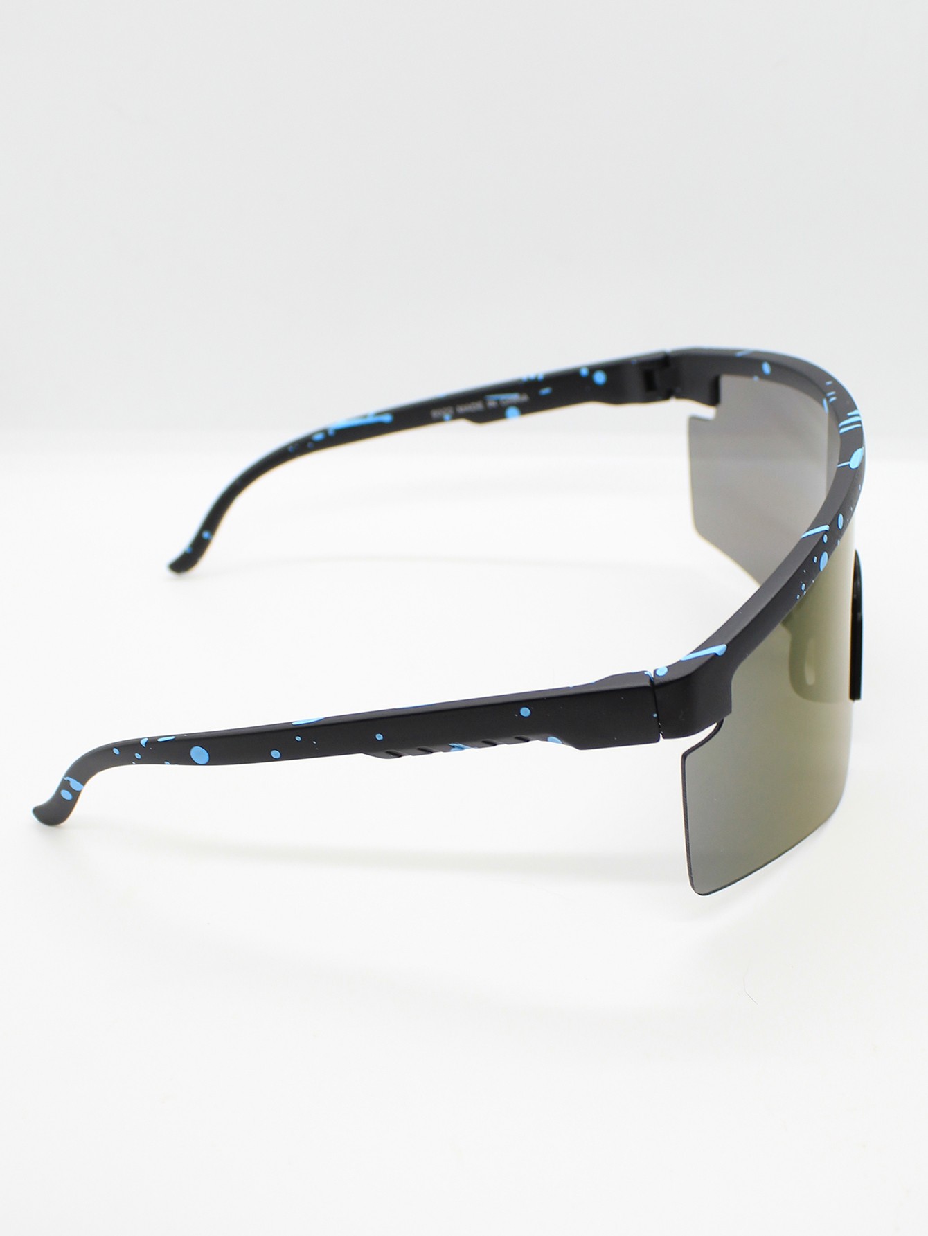 Lente de Sol Color Negro-Celeste