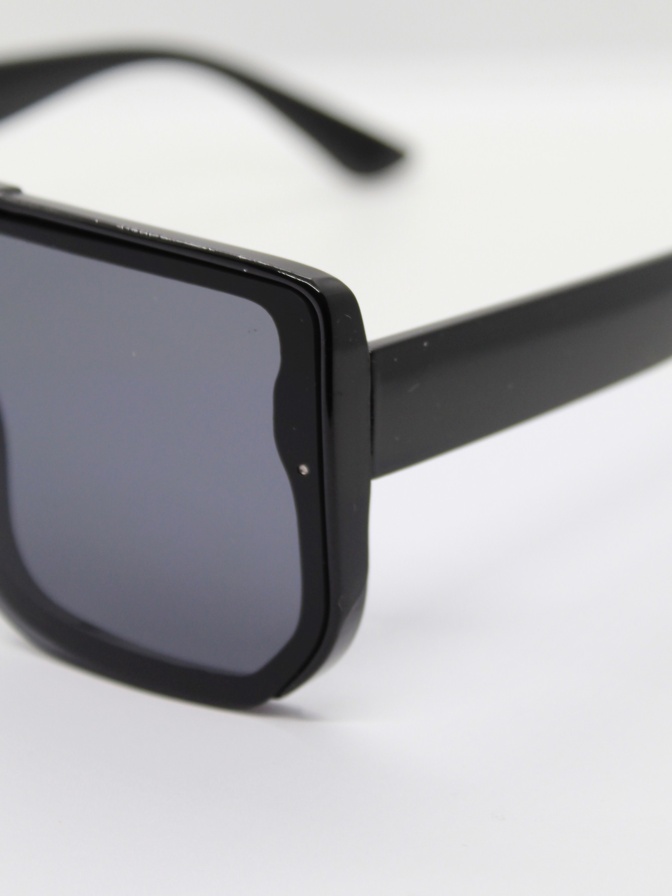 Lente de Sol Color Negro