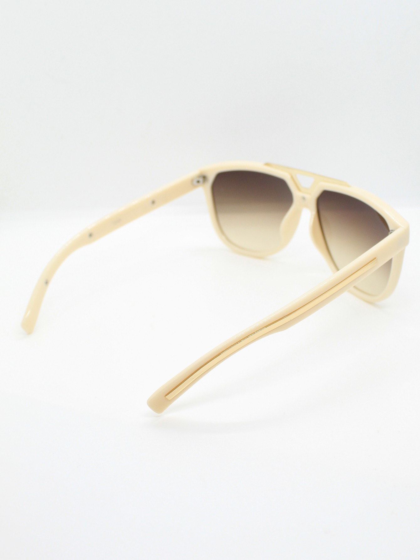 Lente de Sol Color Crema